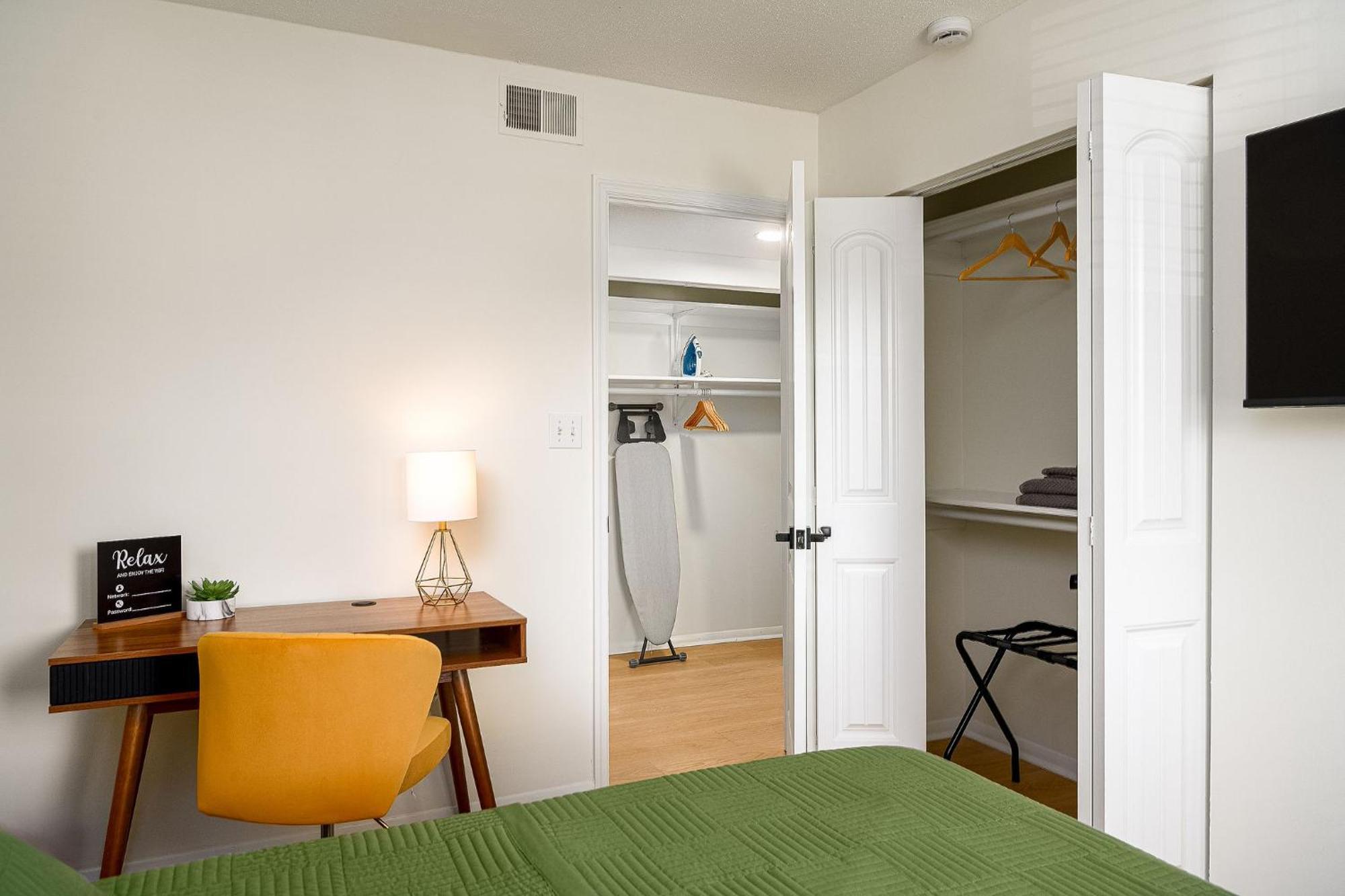 Emerald Retreat - & Stylish - 2 Br/2 Ba Winston-Salem