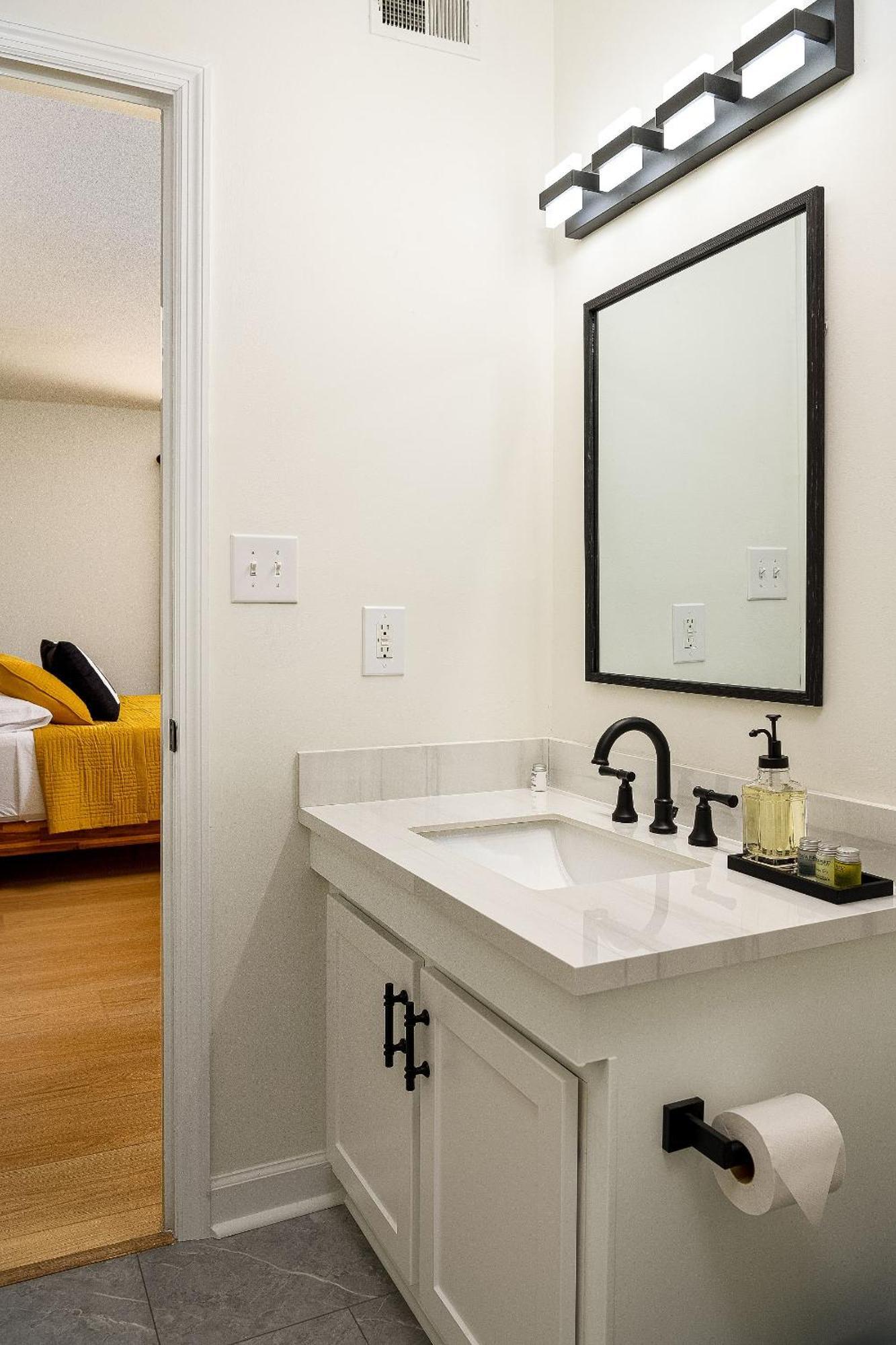 Apartment Emerald Retreat - & Stylish - 2 Br/2 Ba Winston-Salem