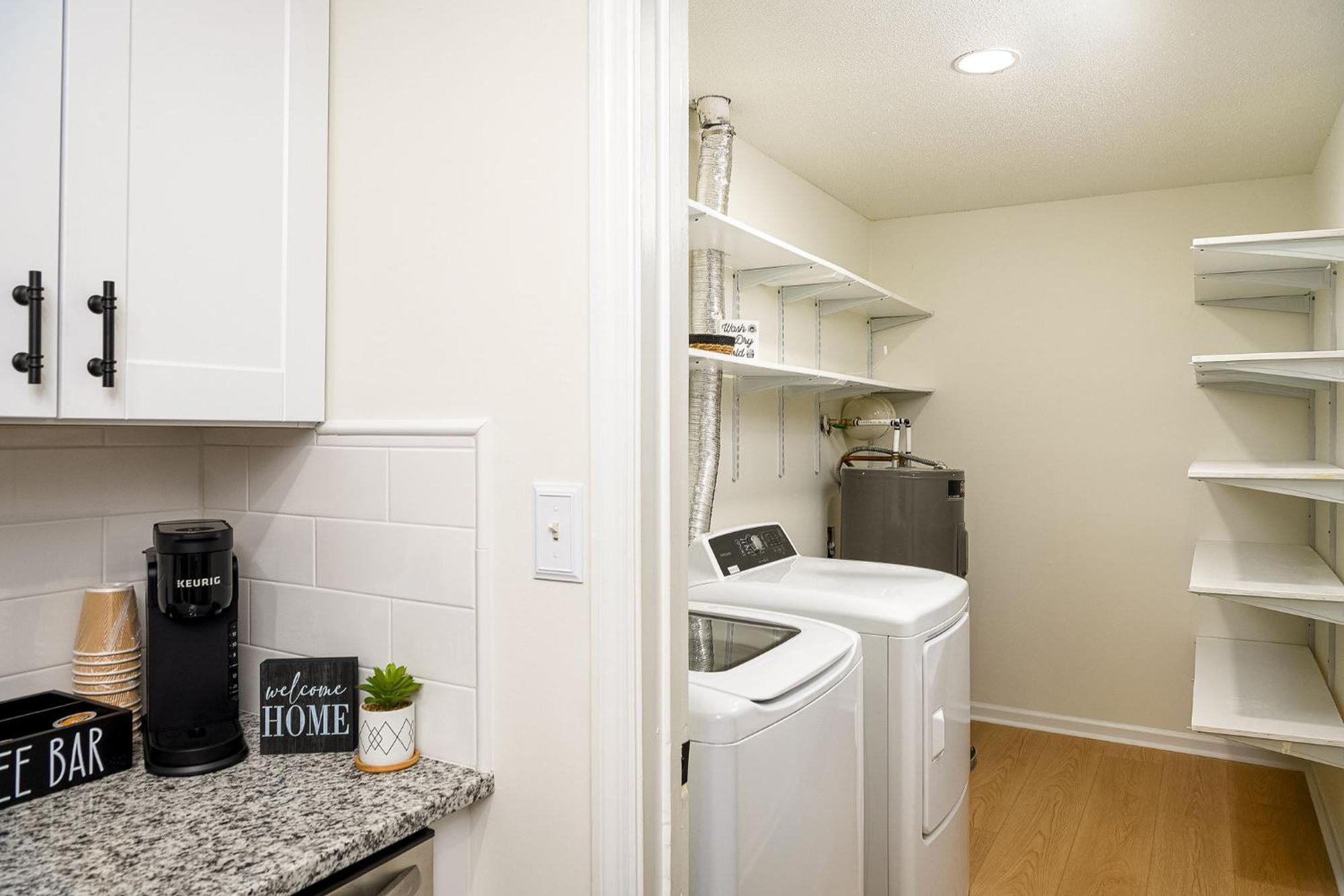 Emerald Retreat - & Stylish - 2 Br/2 Ba Winston-Salem