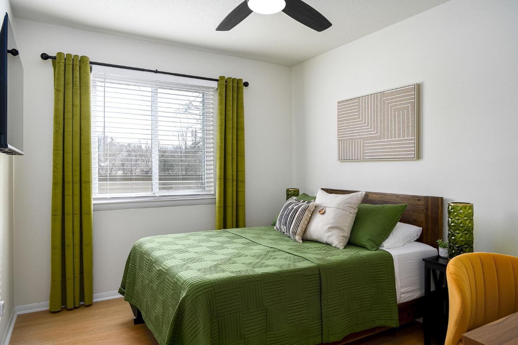 Emerald Retreat - & Stylish - 2 Br/2 Ba