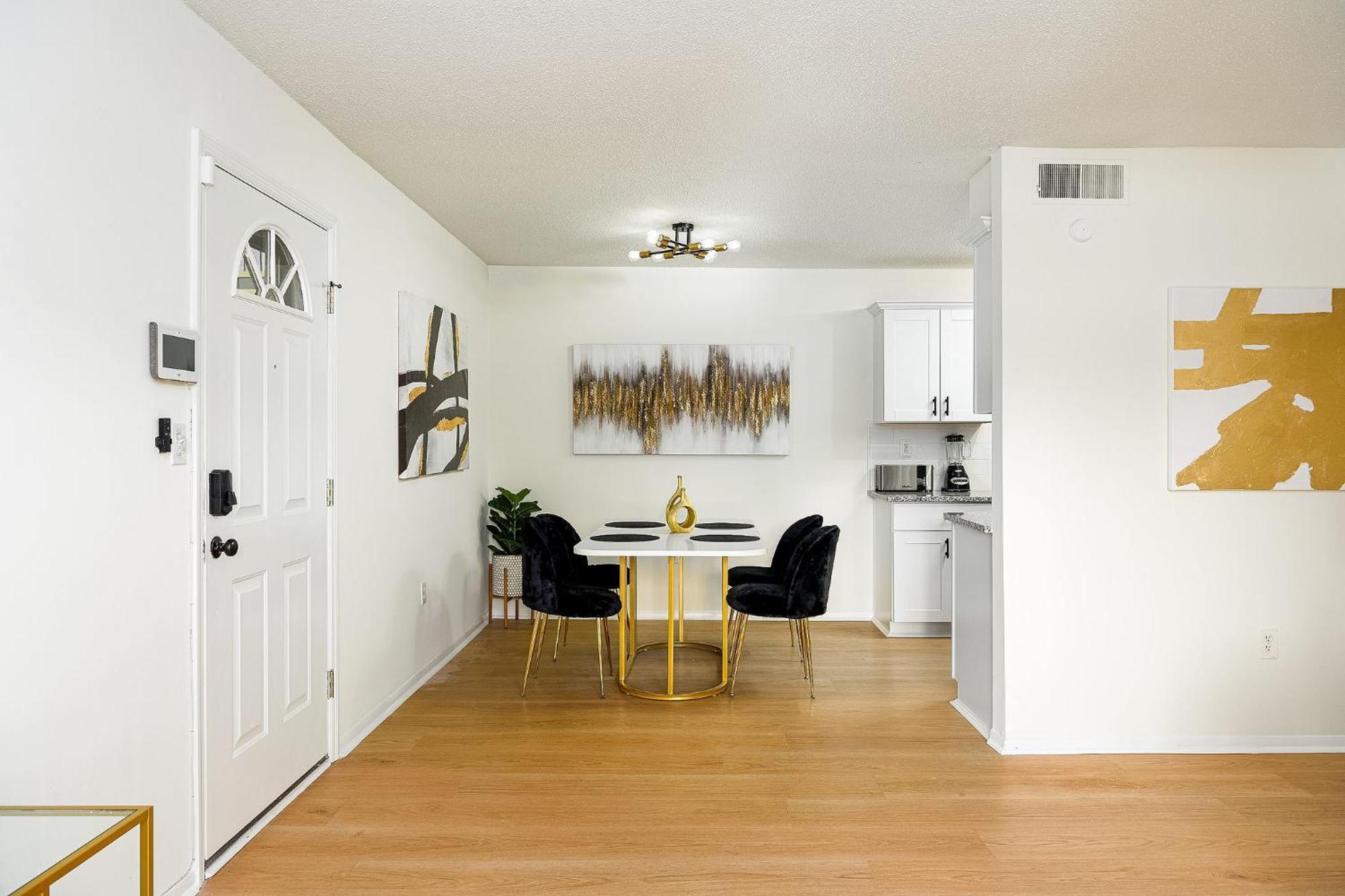 Apartment Emerald Retreat - & Stylish - 2 Br/2 Ba