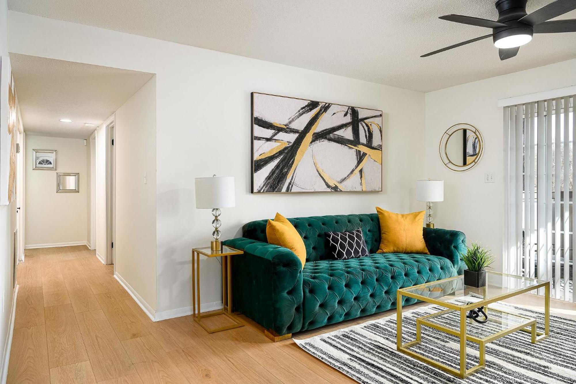 Apartment Emerald Retreat - & Stylish - 2 Br/2 Ba *