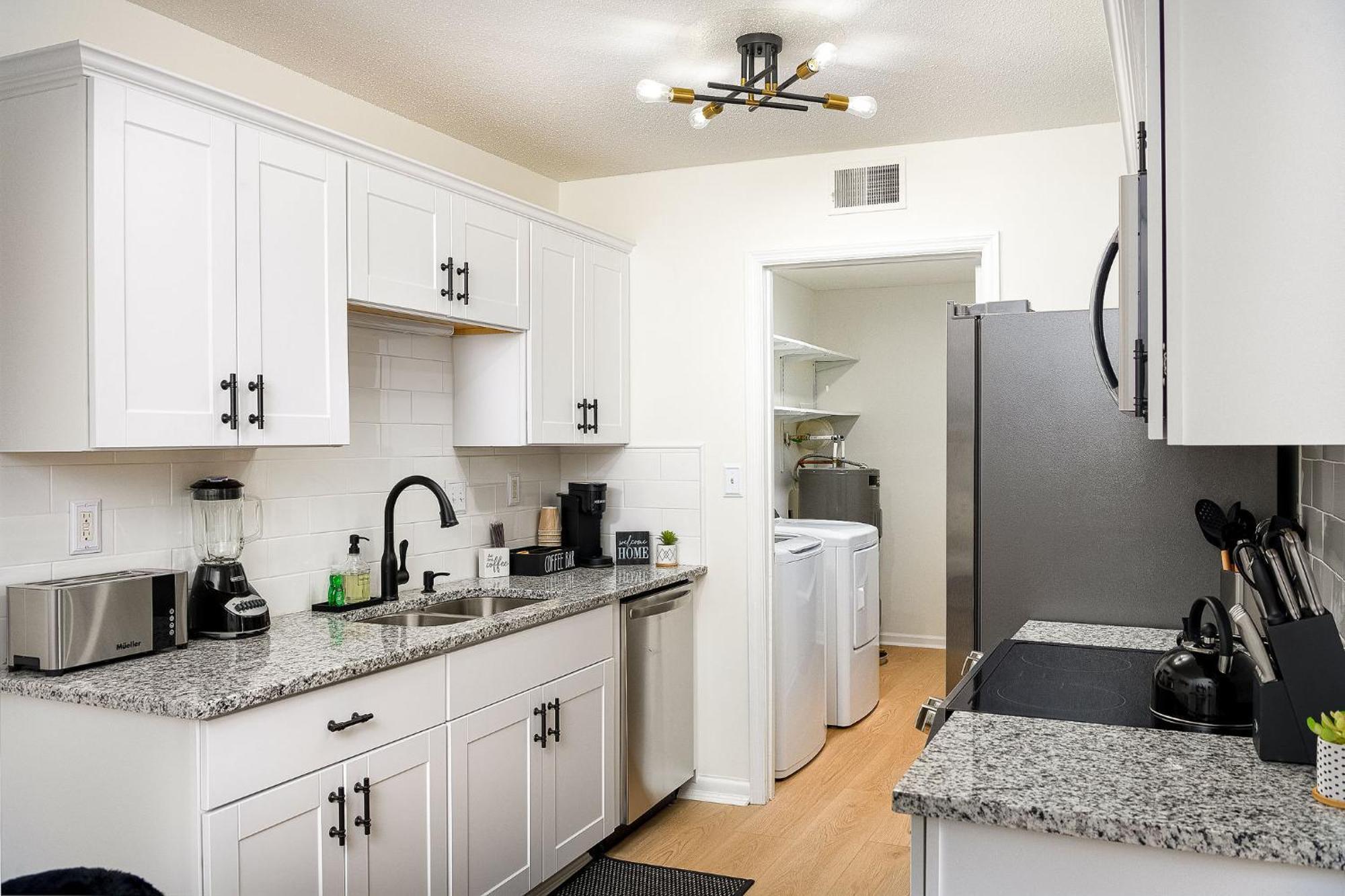 Emerald Retreat - & Stylish - 2 Br/2 Ba * Winston-Salem