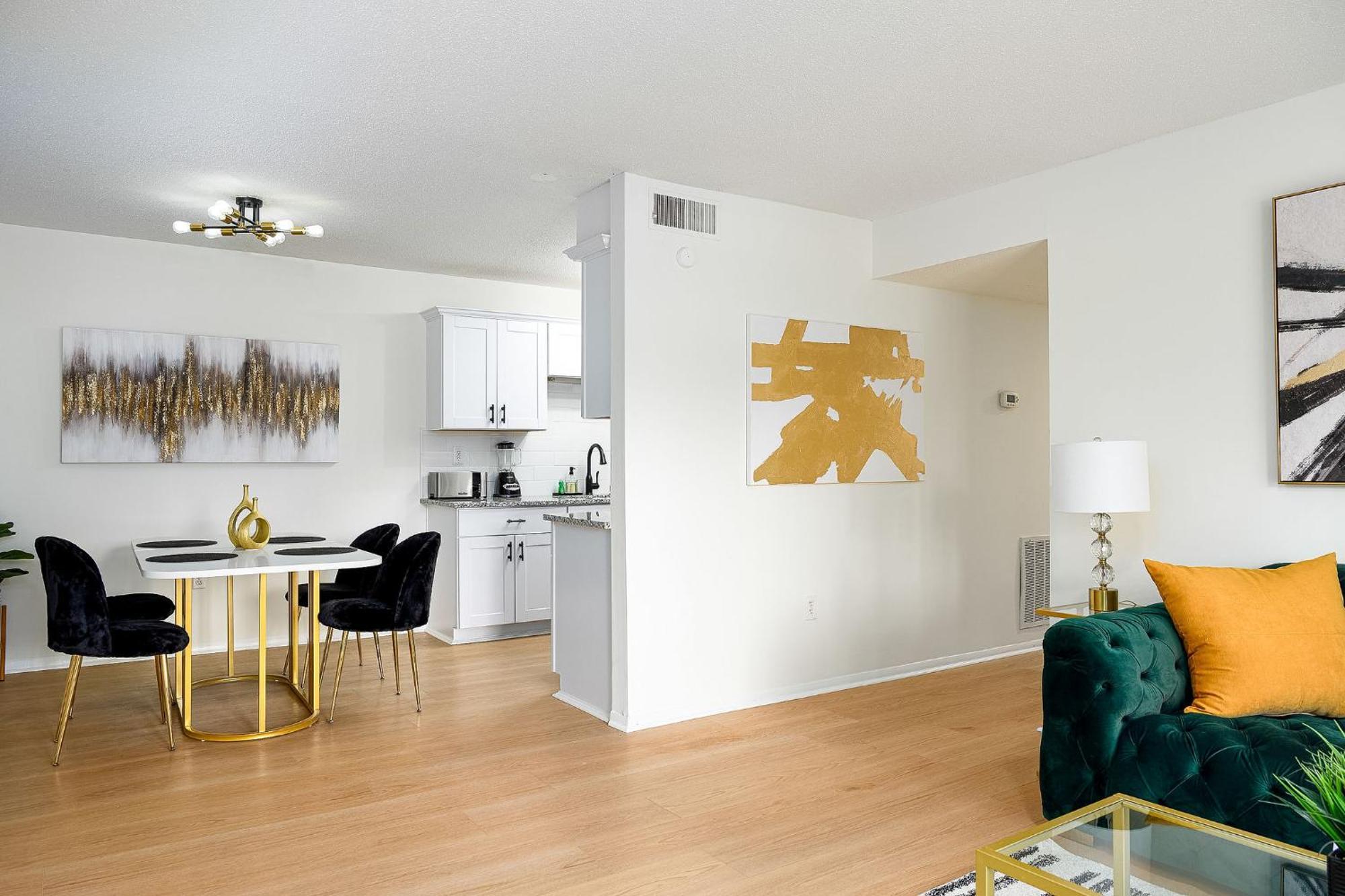 Emerald Retreat - & Stylish - 2 Br/2 Ba Apartment Winston-Salem